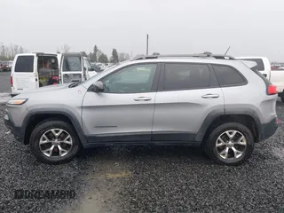 2014 Jeep Cherokee Trailhawk with VIN 1C4PJMBB3EW222747, listed as a IAAI auction lot 41622880 with 183,349 mi miles. Bid and sale history available at carsss.com. Image 14.