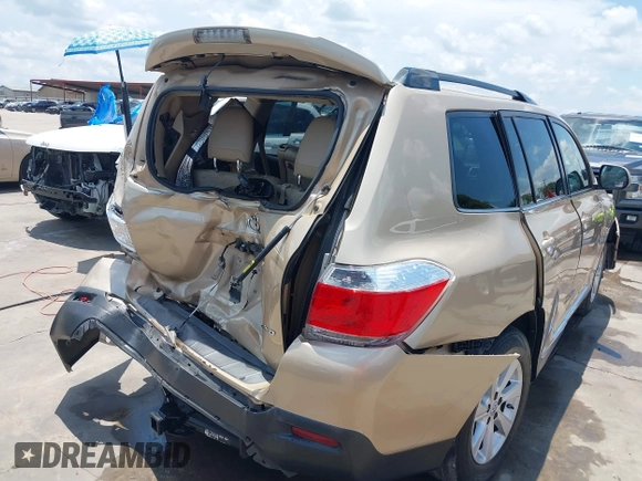 2011 Toyota Highlander z VIN 5TDBK3EH2BS042799, wystawiony jako IAAI lot #39900598 z przebiegiem 232 331 mil mil oraz . Historia ofert i sprzedaży dostępna na DreamBid. Obrazek 18.