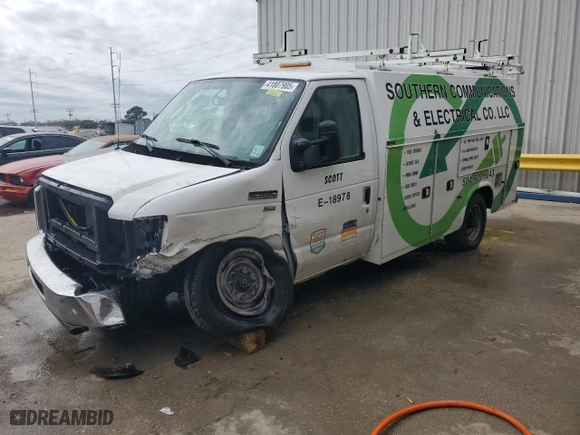 2018 Ford E-Series Cutaway with VIN 1FDWE3F69JDC30330, listed as a Copart auction lot 41807905 with NaN miles and Salvage Title. Bid and sale history available at carsss.com. Image 1.