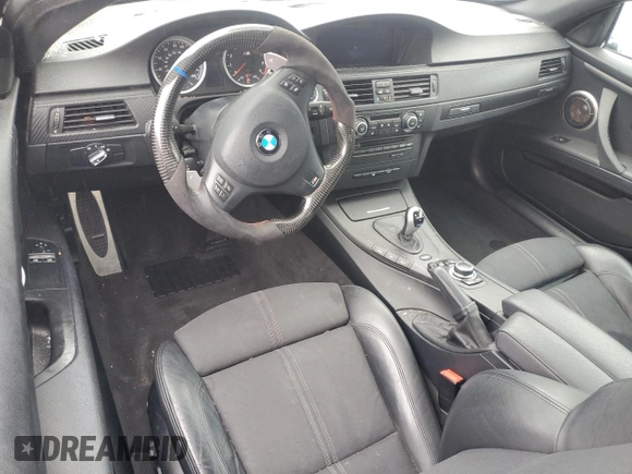 2013 BMW M3 z VIN WBSKG9C54DJ595279, wystawiony jako Copart lot #85358304 z przebiegiem Nie podano mil oraz Szkoda całkowita • Salvage title. Historia ofert i sprzedaży dostępna na DreamBid. Obrazek 8.