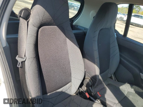 2011 Smart fortwo Pure with VIN WMEEJ3BA9BK474094, listed as a Copart auction lot 74012374 with 47,560 mi miles and Clean title. Bid and sale history available at DreamBid. Image 10.