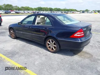2007 Mercedes-Benz C 280 Luxury z VIN WDBRF54H57F881982, wystawiony jako IAAI lot #42167028 z przebiegiem 190 661 mil mil oraz . Historia ofert i sprzedaży dostępna na DreamBid. Obrazek 3.