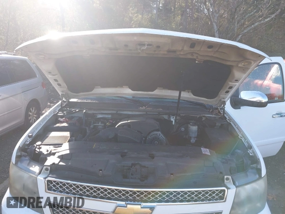 2007 Chevrolet Suburban LT with VIN 3GNFC160X7G298486, listed as a IAAI auction lot 41494944 with 348,108 mi miles and . Bid and sale history available at DreamBid. Image 10.