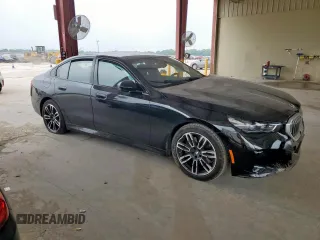 2025 BMW 5 Series 530i с VIN WBA43FJ06SCT74637, выставлен на аукционе Copart как лот 57398745 с пробегом 10 580 миль миль и Чистый • Clean title. История ставок и продаж доступна на DreamBid. Изображение 4.
