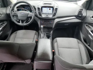 2017 Ford Escape SE z VIN 1FMCU0GD7HUC33240, wystawiony jako Copart lot #59627995 z przebiegiem 105 670 mil mil oraz Czysty tytuł • Clean title. Historia ofert i sprzedaży dostępna na DreamBid. Obrazek 8.