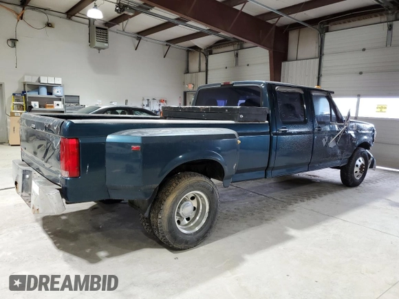 1995 Ford F-350 z VIN 1FTJW35F6SEA60338, wystawiony jako Copart lot #50962515 z przebiegiem 235 177 mil mil oraz Szkoda całkowita • Salvage title. Historia ofert i sprzedaży dostępna na DreamBid. Obrazek 3.
