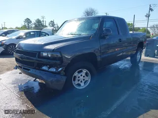 2000 Chevrolet Silverado 1500 LS with VIN 1GCEK19T2YE108024, listed as a IAAI auction lot 41880064 with 299,240 mi miles. Bid and sale history available at carsss.com. Image 17.