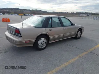 1997 Oldsmobile Cutlass Supreme S z VIN 1G3WH52M4VF303898, wystawiony jako IAAI lot #41853372 z przebiegiem 125 239 mil mil oraz . Historia ofert i sprzedaży dostępna na DreamBid. Obrazek 4.