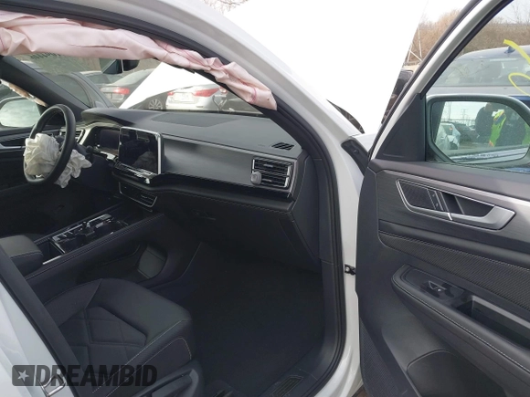 2024 Volkswagen Atlas SE с VIN 1V2KE2CA0RC251671, выставлен на аукционе IAAI как лот 41094446 с пробегом 5 323 миль миль и . История ставок и продаж доступна на DreamBid. Изображение 5.