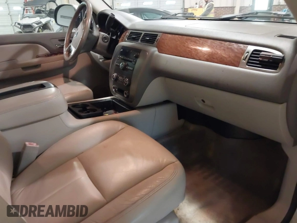 2007 GMC Yukon SLT with VIN 1GKFK13007R253674, listed as a IAAI auction lot 41683159 with 207,778 mi miles. Bid and sale history available at carsss.com. Image 5.
