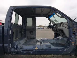 2003 Ford Super Duty F-250 XL with VIN 1FTNX21PX3EB41240, listed as a IAAI auction lot 40984229 with 1 mi miles. Bid and sale history available at carsss.com. Image 8.