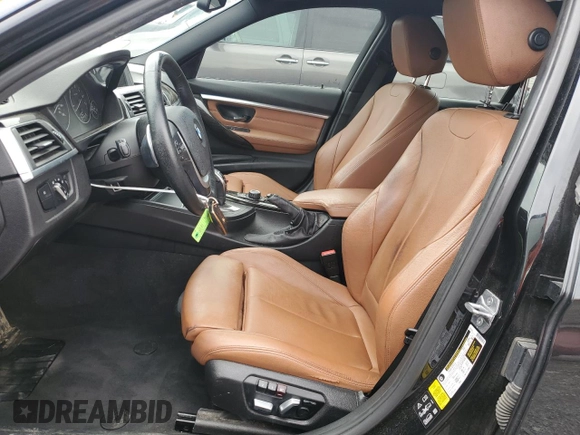 2016 BMW 3 Series 328i xDrive z VIN WBA8E3C52GK503313, wystawiony jako Copart lot #51678265 z przebiegiem 166 991 mil mil oraz Szkoda całkowita • Salvage title. Historia ofert i sprzedaży dostępna na DreamBid. Obrazek 7.