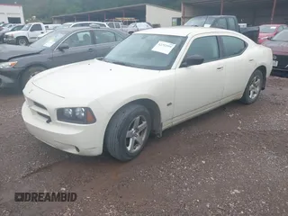 2008 Dodge Charger z VIN 2B3KA43G18H266965, wystawiony jako IAAI lot #42292099 z przebiegiem 270 494 mil mil oraz . Historia ofert i sprzedaży dostępna na DreamBid. Obrazek 2.