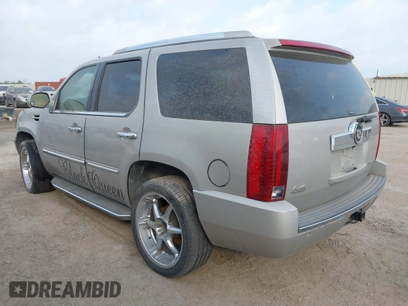 2007 Cadillac Escalade z VIN 1GYFK63827R379883, wystawiony jako IAAI lot #42129071 z przebiegiem 227 794 mil mil oraz . Historia ofert i sprzedaży dostępna na DreamBid. Obrazek 3.