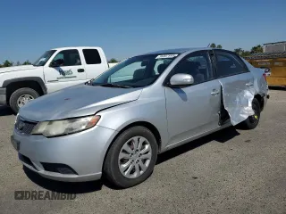 2010 Kia Forte EX z VIN KNAFU4A24A5054277, wystawiony jako Copart lot #56007995 z przebiegiem 218 782 mil mil oraz Szkody całkowita. Historia ofert i sprzedaży dostępna na DreamBid. Obrazek 1.