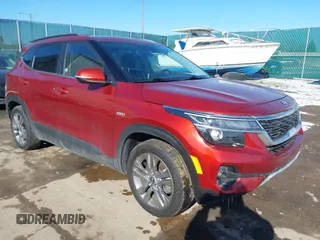 2021 Kia Seltos S z VIN KNDEUCAA5M7226700, wystawiony jako IAAI lot #41525957 z przebiegiem 45 963 mil mil oraz . Historia ofert i sprzedaży dostępna na DreamBid. Obrazek 1.