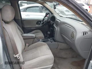 2007 Chevrolet TrailBlazer LS with VIN 1GNDS13S272136506, listed as a IAAI auction lot 42203854 with 362,565 mi miles and . Bid and sale history available at DreamBid. Image 5.