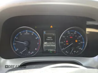 2018 Toyota RAV4 XLE z VIN 2T3WFREV2JW450439, wystawiony jako Copart lot #63300815 z przebiegiem 57 882 mil mil oraz Szkoda całkowita • Salvage title. Historia ofert i sprzedaży dostępna na DreamBid. Obrazek 9.