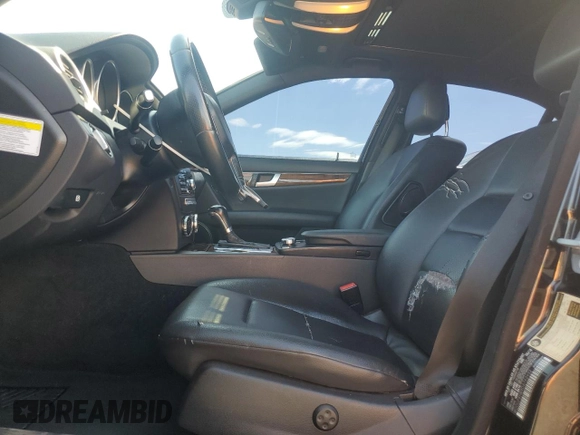 2013 Mercedes-Benz C 250 Sport с VIN WDDGF4HB9DA742932, выставлен на аукционе Copart как лот 63930105 с пробегом 177 550 миль миль и Чистый • Clean title. История ставок и продаж доступна на DreamBid. Изображение 7.