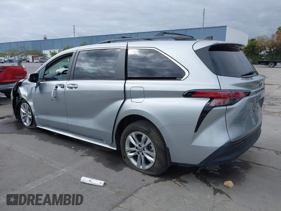 2022 Toyota Sienna XLE z VIN 5TDJRKEC8NS135921, wystawiony jako IAAI lot #42124395 z przebiegiem 39 611 mil mil oraz . Historia ofert i sprzedaży dostępna na DreamBid. Obrazek 3.