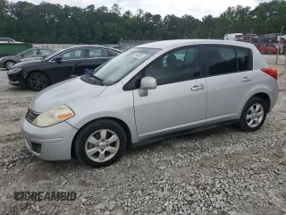 2009 Nissan Versa SL z VIN 3N1BC13E29L408404, wystawiony jako Copart lot #59930905 z przebiegiem 108 853 mil mil oraz Czysty tytuł • Clean title. Historia ofert i sprzedaży dostępna na DreamBid. Obrazek 1.