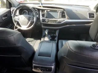 2019 Toyota Highlander SE z VIN 5TDJZRFH1KS629231, wystawiony jako Copart lot #54161975 z przebiegiem 218 689 mil mil oraz Szkoda całkowita • Salvage title. Historia ofert i sprzedaży dostępna na DreamBid. Obrazek 8.