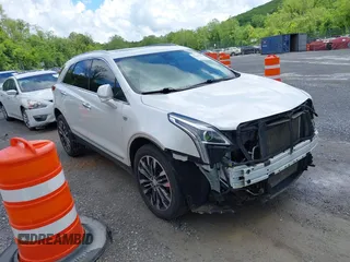 2019 Cadillac XT5 Luxury AWD z VIN 1GYKNDRS4KZ239677, wystawiony jako IAAI lot #42240885 z przebiegiem 94 955 mil mil oraz . Historia ofert i sprzedaży dostępna na DreamBid. Obrazek 1.