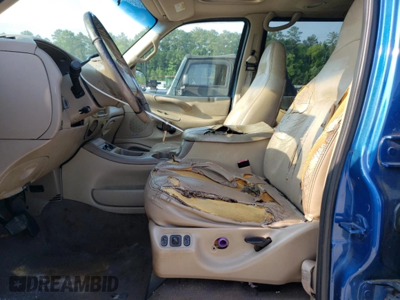 2000 Ford Expedition Eddie Bauer with VIN 1FMRU17L1YLC39371, listed as a Copart auction lot 53982495 with 220,391 mi miles and Salvage title. Bid and sale history available at DreamBid. Image 7.
