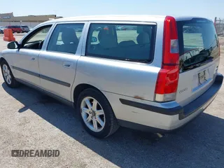 2003 Volvo V70 with VIN YV1SW58DX32311482, listed as a IAAI auction lot 41931007 with 191,431 mi miles and . Bid and sale history available at DreamBid. Image 3.