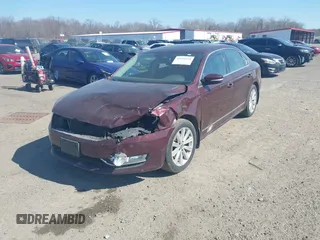 2013 Volkswagen Passat SEL Premium z VIN 1VWCP7A39DC052321, wystawiony jako IAAI lot #41694214 z przebiegiem 151 931 mil mil oraz . Historia ofert i sprzedaży dostępna na DreamBid. Obrazek 2.
