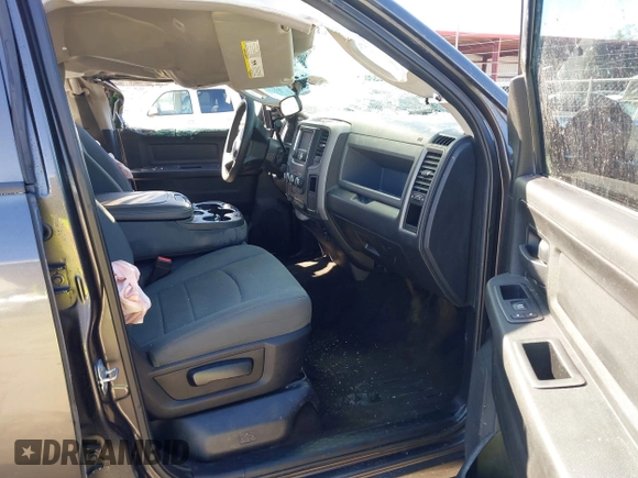 2017 Ram 2500 Tradesman z VIN 3C6UR5CL7HG744722, wystawiony jako IAAI lot #41688819 z przebiegiem 151 250 mil mil oraz . Historia ofert i sprzedaży dostępna na DreamBid. Obrazek 5.