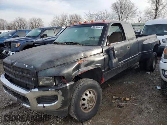 1998 Dodge Ram 3500 with VIN 1B7MF3362WJ231356, listed as a Copart auction lot 42594415 with 273,855 mi miles and Salvage Title. Bid and sale history available at carsss.com. Image 1.