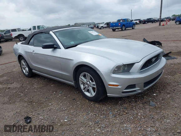 2014 Ford Mustang V6 z VIN 1ZVBP8EM5E5229361, wystawiony jako IAAI lot #42163228 z przebiegiem 199 081 mil mil oraz . Historia ofert i sprzedaży dostępna na DreamBid. Obrazek 1.