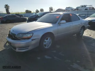 1996 Lexus ES 300 with VIN JT8BF12G2T0151660, listed as a Copart auction lot 44164685 with 145,089 mi miles and Salvage Title. Bid and sale history available at carsss.com. Image 1.