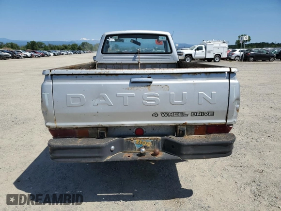 1981 Datsun 720 z VIN JN6MD02Y8BW002679, wystawiony jako Copart lot #54803875 z przebiegiem 109 018 mil mil oraz Tytuł czysty. Historia ofert i sprzedaży dostępna na DreamBid. Obrazek 6.