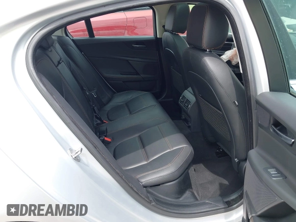 2017 Jaguar XE 35t Prestige z VIN SAJAK4BV2HA963732, wystawiony jako IAAI lot #42275319 z przebiegiem 32 600 mil mil oraz . Historia ofert i sprzedaży dostępna na DreamBid. Obrazek 8.