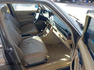 1990 Mercedes-Benz 560 with VIN WDBCA39E7LA505668, listed as a IAAI auction lot 41473380 with 159,716 mi miles and . Bid and sale history available at DreamBid. Image 5.