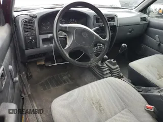 1995 Nissan Frontier SE z VIN 1N6HD16Y0SC364833, wystawiony jako Copart lot #48259485 z przebiegiem 152 592 mil mil oraz Szkoda całkowita • Salvage title. Historia ofert i sprzedaży dostępna na DreamBid. Obrazek 8.