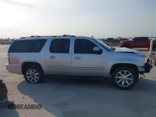 2014 GMC Yukon XL SLT with VIN 1GKS1KE09ER230704, listed as a IAAI auction lot 42046847 with 85,381 mi miles. Bid and sale history available at carsss.com. Image 14.