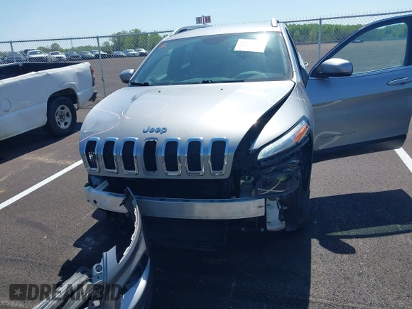 2017 Jeep Cherokee Limited with VIN 1C4PJLDB4HW517979, listed as a IAAI auction lot 41988609 with 116,500 mi miles. Bid and sale history available at carsss.com. Image 6.