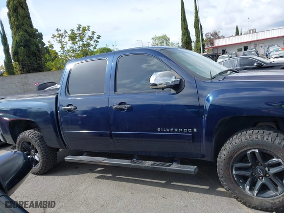 2007 Chevrolet Silverado 1500 LT w/1LT with VIN 2GCEC13C971730593, listed as a IAAI auction lot 41911806 with 192,098 mi miles. Bid and sale history available at carsss.com. Image 13.
