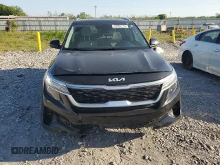 2023 Kia Seltos EX z VIN KNDERCAA8P7376662, wystawiony jako Copart lot #53665115 z przebiegiem 49 481 mil mil oraz Szkoda całkowita • Salvage title. Historia ofert i sprzedaży dostępna na DreamBid. Obrazek 5.