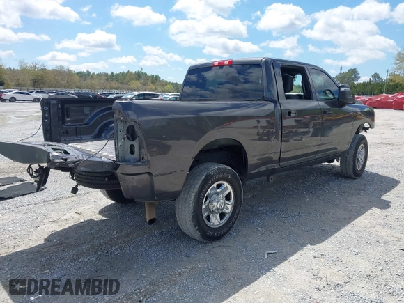 2023 Ram 2500 Tradesman z VIN 3C6UR5CJ9PG503984, wystawiony jako IAAI lot #41855474 z przebiegiem 47 131 mil mil oraz . Historia ofert i sprzedaży dostępna na DreamBid. Obrazek 4.