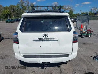 2021 Toyota 4Runner SR5 с VIN JTEEU5JR7M5249971, выставлен на аукционе IAAI как лот 40915613 с пробегом 41 547 миль миль и . История ставок и продаж доступна на DreamBid. Изображение 16.