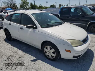 2005 Ford Focus S with VIN 3FAFP37N65R120732, listed as a Copart auction lot 52451995 with 118,612 mi miles and Clean Title. Bid and sale history available at carsss.com. Image 4.