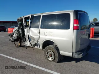 2006 Chevrolet Express Passenger z VIN 1GAHG35U661107013, wystawiony jako IAAI lot #40902703 z przebiegiem Nie podano mil oraz . Historia ofert i sprzedaży dostępna na DreamBid. Obrazek 3.
