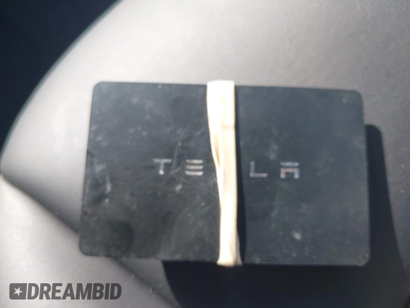 2018 Tesla Model 3 Long Range Battery z VIN 5YJ3E1EB9JF086703, wystawiony jako IAAI lot #42290193 z przebiegiem 46 255 mil mil oraz . Historia ofert i sprzedaży dostępna na DreamBid. Obrazek 11.