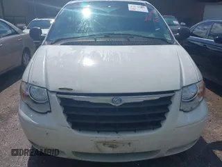 2006 Chrysler Town & Country LX z VIN 1A4GP44R16B751237, wystawiony jako IAAI lot #42276090 z przebiegiem 229 450 mil mil oraz . Historia ofert i sprzedaży dostępna na DreamBid. Obrazek 6.