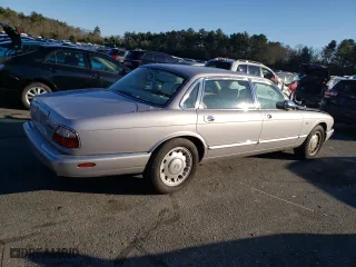 2000 Jaguar XJ VDP with VIN SAJDA24C7YLF17289, listed as a Copart auction lot 81923924 with 42,689 mi miles and Clean Title. Bid and sale history available at carsss.com. Image 3.