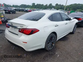 2016 Infiniti Q70 with VIN JN1BY1AR3GM270723, listed as a IAAI auction lot 40029163 with 80,411 mi miles. Bid and sale history available at carsss.com. Image 4.
